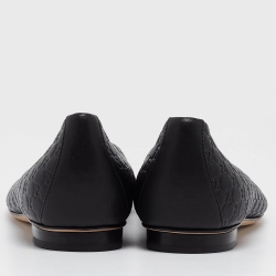 مملوكة مسبقًا Gucci Black Microguccissima Leather Ballet Flats Size 39
