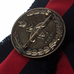 مملوكة مسبقًا Gucci Crystal Blue & Red Web Grosgrain Frayed Bow Brooch