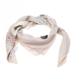 Pre Owned Gucci Beige Charm Bracelet Printed Silk Square Scarf