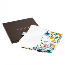 Pre Owned وشاح غوتشي فيتوريو أكورنيرو حرير أبيض مورد مطبوع مربع