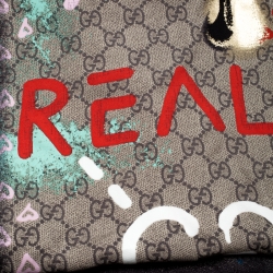 مملوكة مسبقًا وشاح غوتشي غوست "لايف إذ غوتشي" حرير مونوغرامي مطبوع مربع