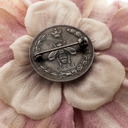 Pre Owned Gucci Purple And White Silk Flower Silver Tone Brooch