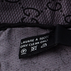 Pre Owned وشاح غوتشي GG حرير رصاصي مونوغرامي مربع