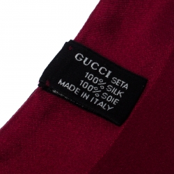 مملوكة مسبقًا Gucci Burgundy Silk Bandeau with Removable Logo Clip