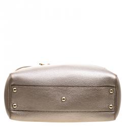 مملوكة مسبقًا حقيبة يد غوتشي جلد بيج ميتاليك بحمالة علوية من البامبو