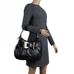 مملوكة مسبقًا حقيبة غوتشي كوين كبيرة جلد سوداء/ رصاصية