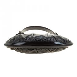 مملوكة مسبقًا حقيبة غوتشي كوين كبيرة جلد سوداء/ رصاصية