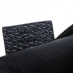 مملوكة مسبقًا Gucci Black GG Canvas Pochette Bag