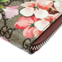 Gucci Beige GG Supreme Canvas Blooms Card Case