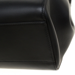 Pre Owned Gucci Black Leather Nymphaea Top Handle Bag