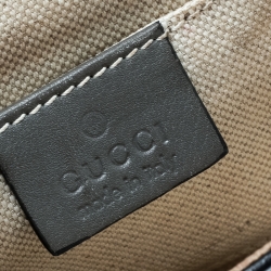 مملوكة مسبقًا Gucci Grey Patent Leather Clutch 