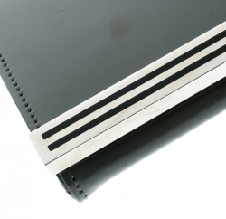 مملوكة مسبقًا Gucci Grey Patent Leather Clutch 