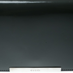 مملوكة مسبقًا Gucci Grey Patent Leather Clutch 