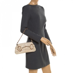 Pre Owned Gucci Cream Textured Leather Horsebit Chain Clutch