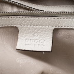 مملوكة مسبقًا حقيبة يد غوتشي بامبو بار متوسطة كانفاس GG بيج/ بيضاء