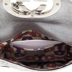 مملوكة مسبقًا Gucci Metallic Silver Guccissima Leather Small Britt Shoulder Bag