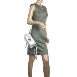 مملوكة مسبقًا Gucci Silver Metallic Patent ‘Hysteria’ Clutch