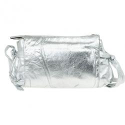 مملوكة مسبقًا Gucci Silver Metallic Patent ‘Hysteria’ Clutch
