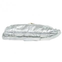 مملوكة مسبقًا Gucci Silver Metallic Patent ‘Hysteria’ Clutch