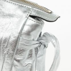 مملوكة مسبقًا Gucci Silver Metallic Patent ‘Hysteria’ Clutch
