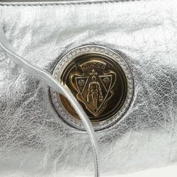 مملوكة مسبقًا Gucci Silver Metallic Patent ‘Hysteria’ Clutch