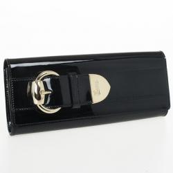 مملوكة مسبقًا Gucci Black Patent Leather Buckle Clutch