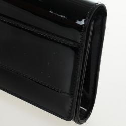 مملوكة مسبقًا Gucci Black Patent Leather Buckle Clutch