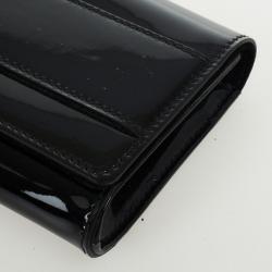 مملوكة مسبقًا Gucci Black Patent Leather Buckle Clutch