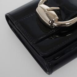 مملوكة مسبقًا Gucci Black Patent Leather Buckle Clutch