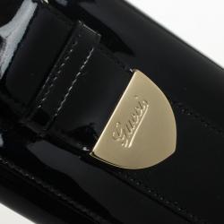 مملوكة مسبقًا Gucci Black Patent Leather Buckle Clutch