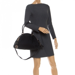 مملوكة مسبقًا حقيبة غوتشي Sukey Boston متوسطة جلد وكانفاس GG سوداء