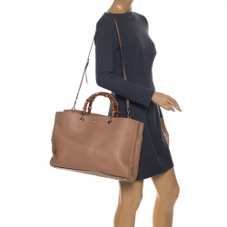 مملوكة مسبقًا حقيبة يد غوتشي شوبر بيد علوية بامبو جلد بيج داكنة كبيرة