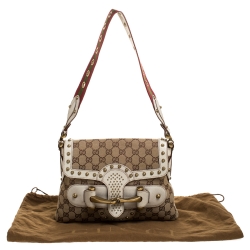 مملوكة مسبقًا حقيبة غوتشي قلاب Pelham Runway مرصعة كانفاس GG كريمية/ بيج