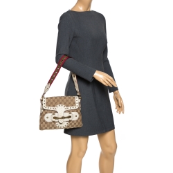 مملوكة مسبقًا حقيبة غوتشي قلاب Pelham Runway مرصعة كانفاس GG كريمية/ بيج