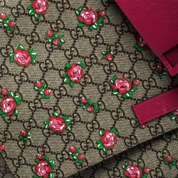 Pre Owned Gucci Beige/Pink GG Supreme Canvas and Leather Strawberry Print Diaper Messenger Bag