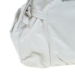 مملوكة مسبقًا حقيبة غوتشي هيستريا جلد أبيض وسط