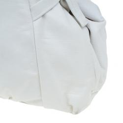 مملوكة مسبقًا حقيبة غوتشي هيستريا جلد أبيض وسط