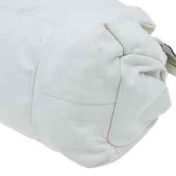 مملوكة مسبقًا حقيبة غوتشي هيستريا جلد أبيض وسط