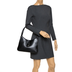 مملوكة مسبقًا Gucci Black Leather Topstitch Hobo