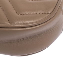 مملوكة مسبقًا حقيبة خصر غوتشي "مارمونت" مزينة بشعار الماركة جي جي جلد ماتيلاس بيج