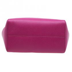 مملوكة مسبقًا حقيبة غوتشي سوينغ جلد فوشيا