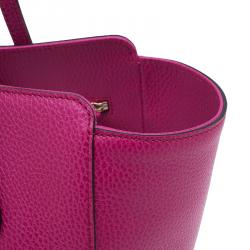 مملوكة مسبقًا حقيبة غوتشي سوينغ جلد فوشيا