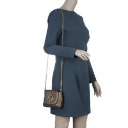 مملوكة مسبقًا Gucci Metallic Gold Leather Small Logo Detail Chain Link Crossbody Bag