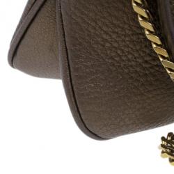 مملوكة مسبقًا Gucci Metallic Gold Leather Small Logo Detail Chain Link Crossbody Bag