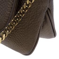 مملوكة مسبقًا Gucci Metallic Gold Leather Small Logo Detail Chain Link Crossbody Bag