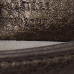 مملوكة مسبقًا Gucci Metallic Gold Leather Small Logo Detail Chain Link Crossbody Bag