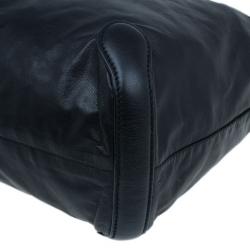 مملوكة مسبقًا حقيبة غوتشي ميتالك جلد أسود صغيرة جالاكسي هوبو