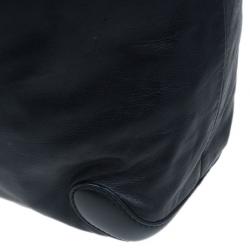 مملوكة مسبقًا حقيبة غوتشي ميتالك جلد أسود صغيرة جالاكسي هوبو