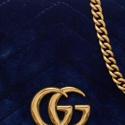 مملوكة مسبقًا حقيبة كروس غوتشي ميني جي جي مارمونت جلد وقطيفة ماتيلاسيه زرقاء