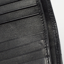 مملوكة مسبقًا Gucci Black Microguccissima Leather Compact Wallet